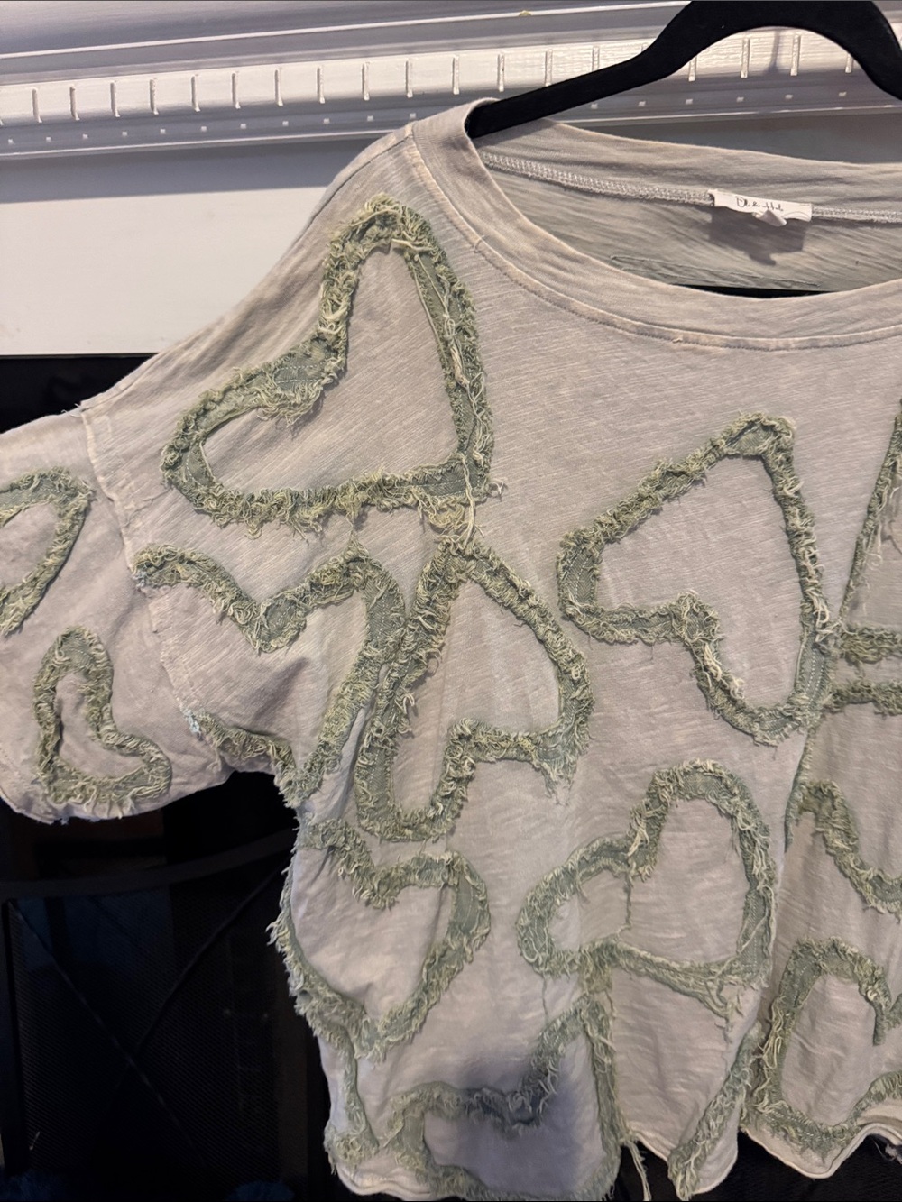 Oli & Hali Cream Boxy Top with Sage Heart Appliqués - Picture 4 of 5